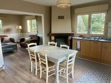 Gîte pour 10 personnes, avec terrasse à Landeronde