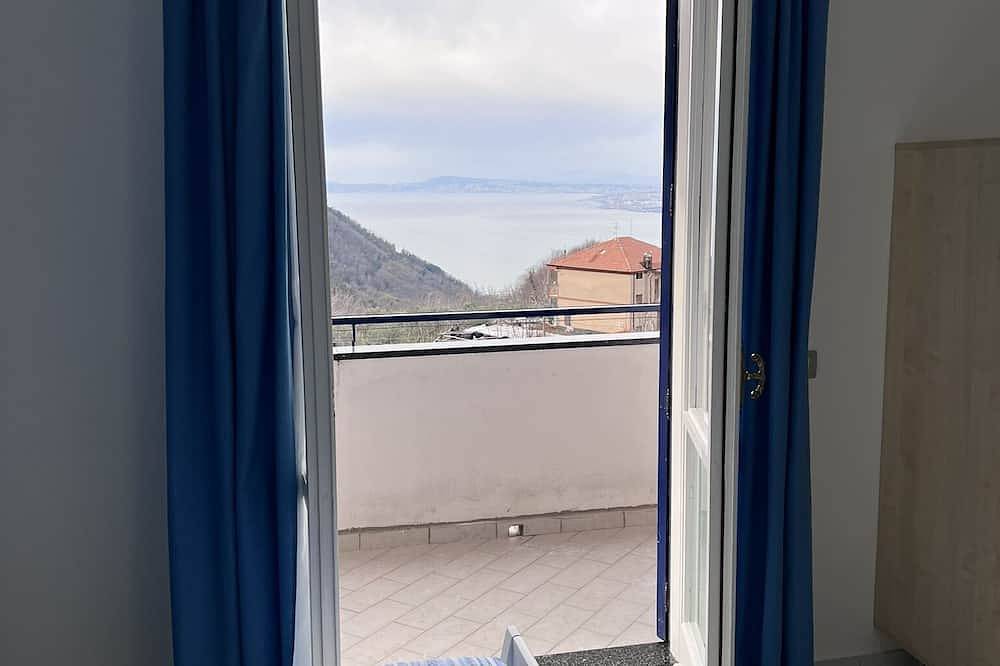 Appartamento con Piscina e vista mozzafiato sul Golfo di Napoli in Pimonte, Monti Lattari