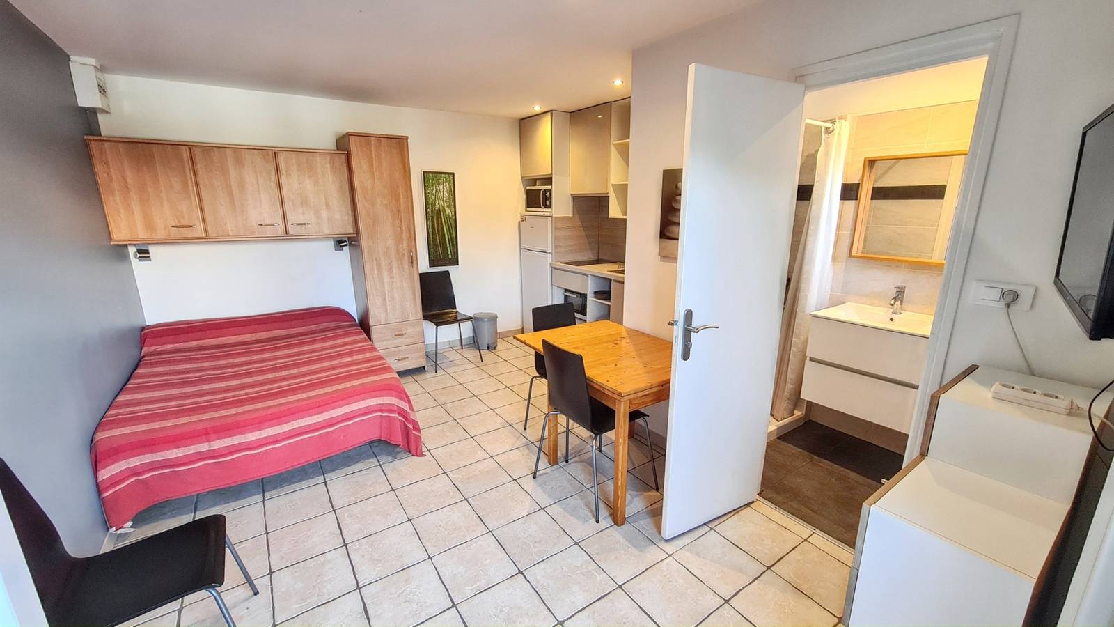 Studio entier, Studio charmant à Hyères, 20 m², jardin et parking privé in La Bergerie, Hyeres
