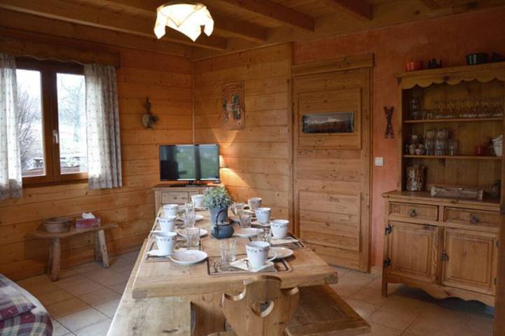 Gîte pour 9 personnes, avec balcon ainsi que jacuzzi et jardin
