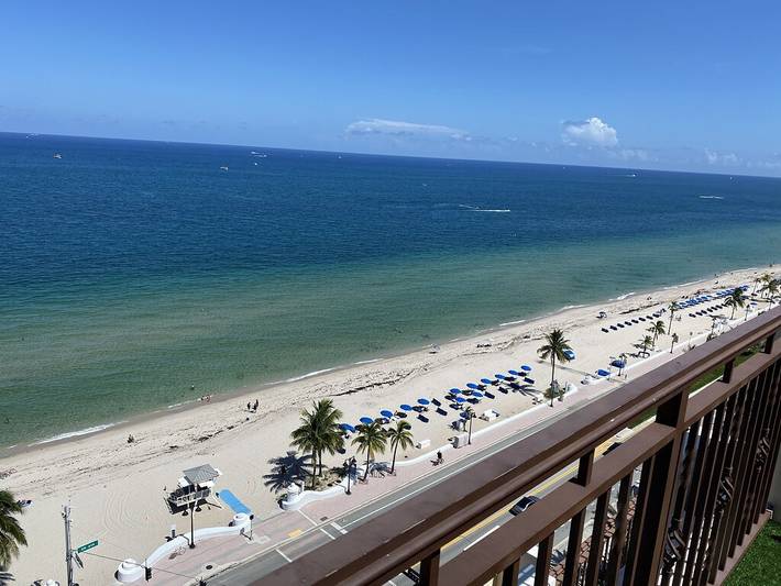 Vacation rental for 10 people, with hot tub and balcony as well as pool in Fort Lauderdale