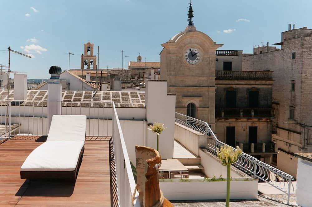 Terrazza sull’Orologio | Central Square View in Cisternino, Salento