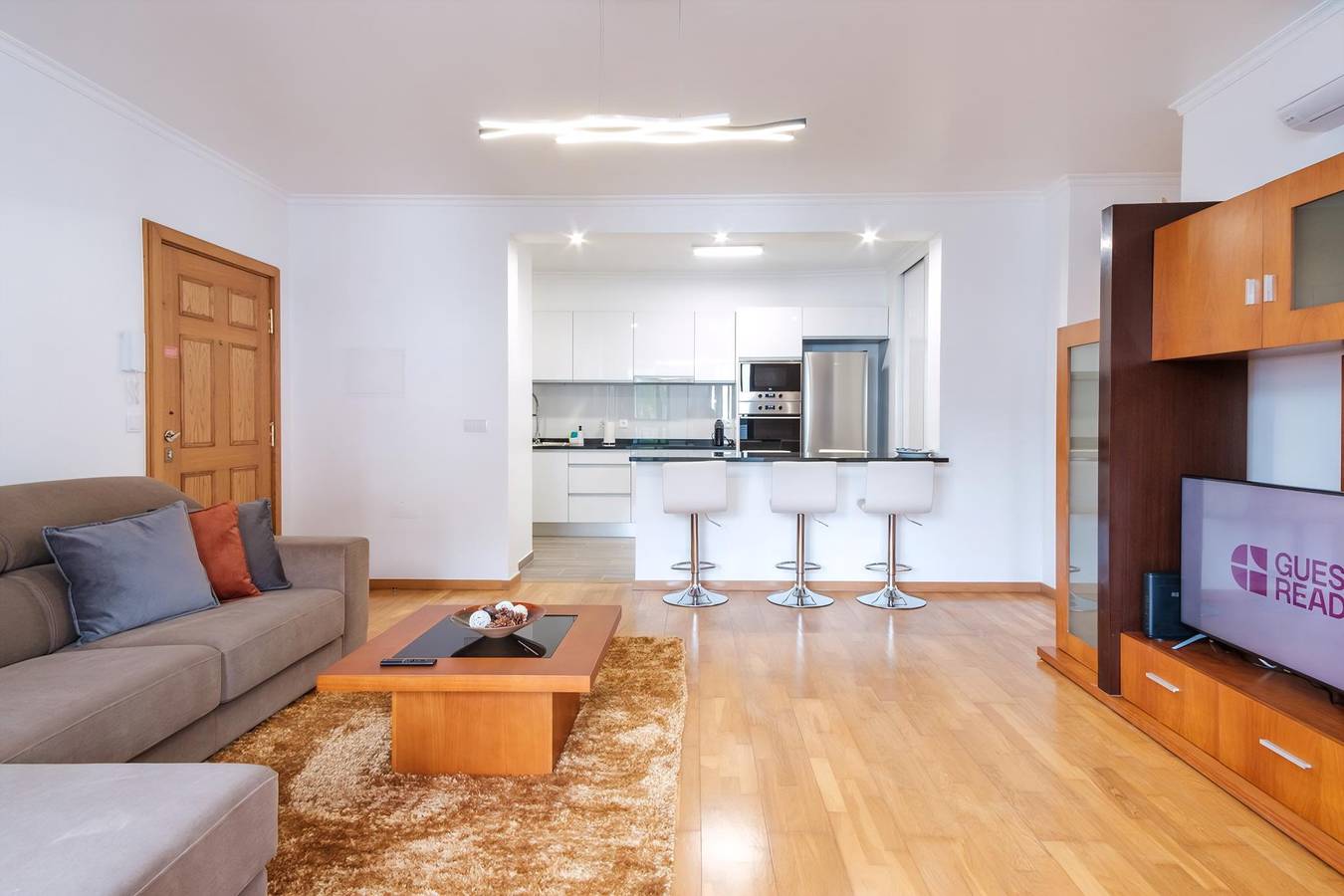 Entire apartment, Guestready - Serene Funchal Getaway in São Martinho, Madeira