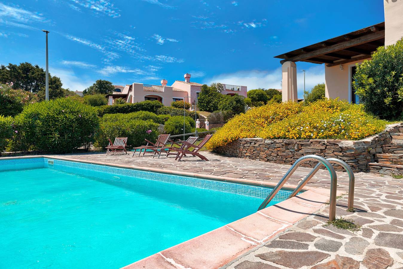 Jolie villa "Costanza" dans un quartier résidentiel calme et avec piscine in Stagno di Casaraccio, Punta De Su Turrione