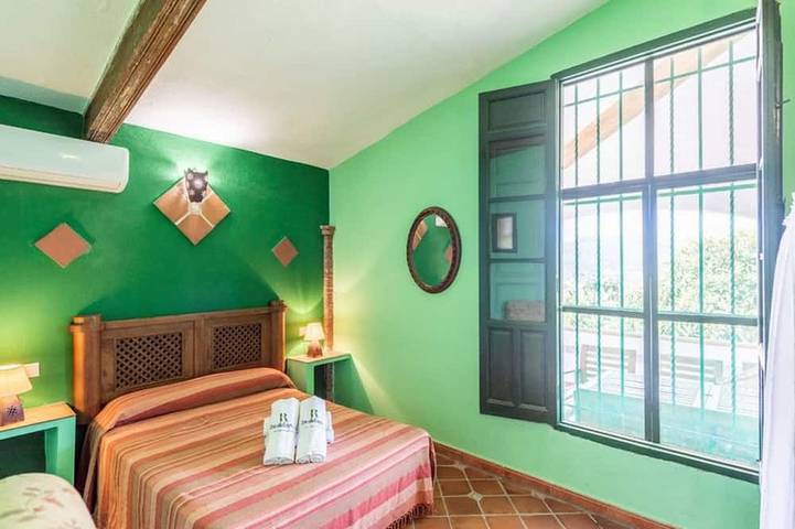 Gîte pour 12 personnes, avec jardin, animaux acceptés à Carcabuey - 4