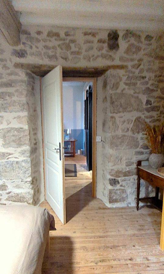 Location de vacances pour 2 personnes, avec vue et jardin, animaux acceptés à Yzeron - 2