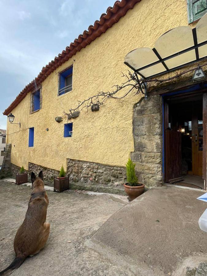 Gîte pour 2 personnes, avec Terrasse ainsi que Jardin et Vue à Loarre