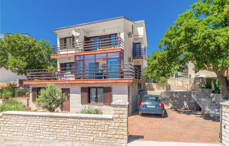 Ferienwohnung für 4 Personen, mit Terrasse und Garten in Novi Vinodolski