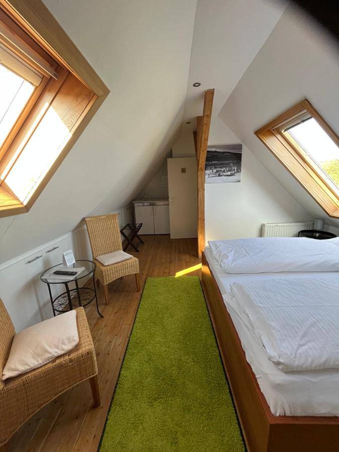 Hotel für 2 Personen, mit Ausblick und Garten am Nürburgring - 4