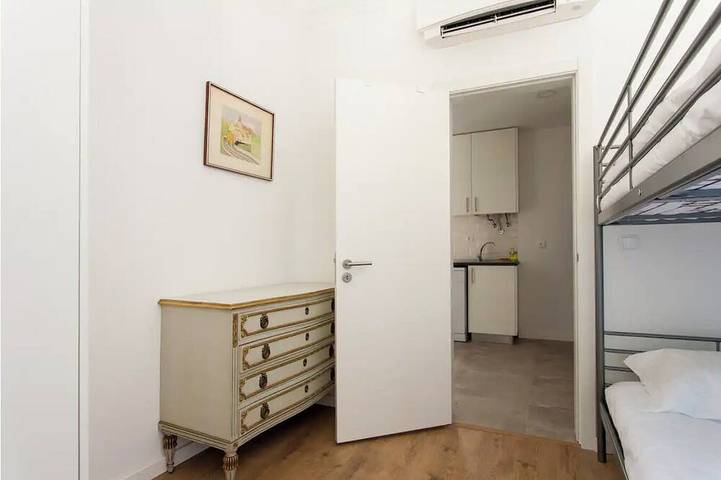 Apartamento entero, Near the River 3 Bedrooms Flat, with AC for 9 in Costa de Lisboa