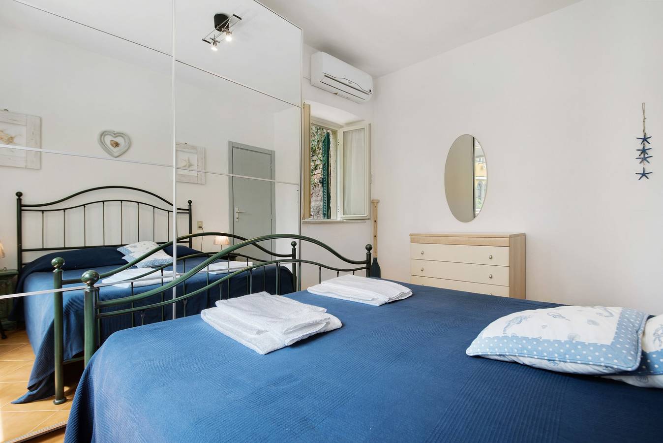 Entire apartment, Apartment 'Oceane Paradise- Charlot' with Sea View, Balcony and Wi-Fi in Levanto, Levanto Municipality