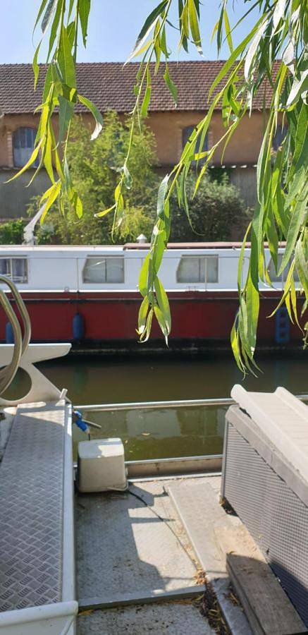 Bateau pour 5 personnes, avec jardin et vue, animaux acceptés en Bourgogne-Franche-Comté