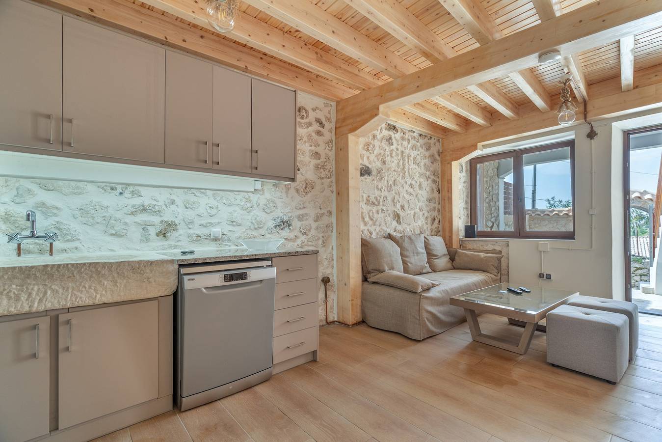 Holiday Home 'Maniaveta's House' with Sea View, Wi-Fi and Air Conditioning in Exanthia, Greece