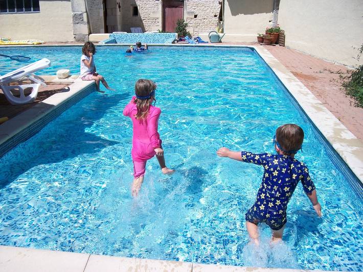 Gîte pour 4 personnes, avec piscine à Saint-Pierre-de-Juillers - 2