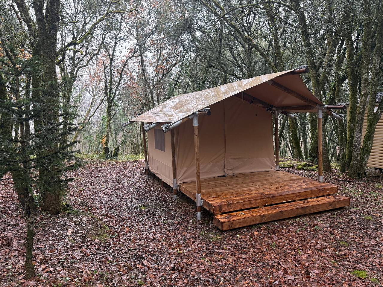 Glamping „Luxus Safari-Zelt“ mit gemeinschaftlichem Pool in Calviac-en-Périgord, Périgord Noir