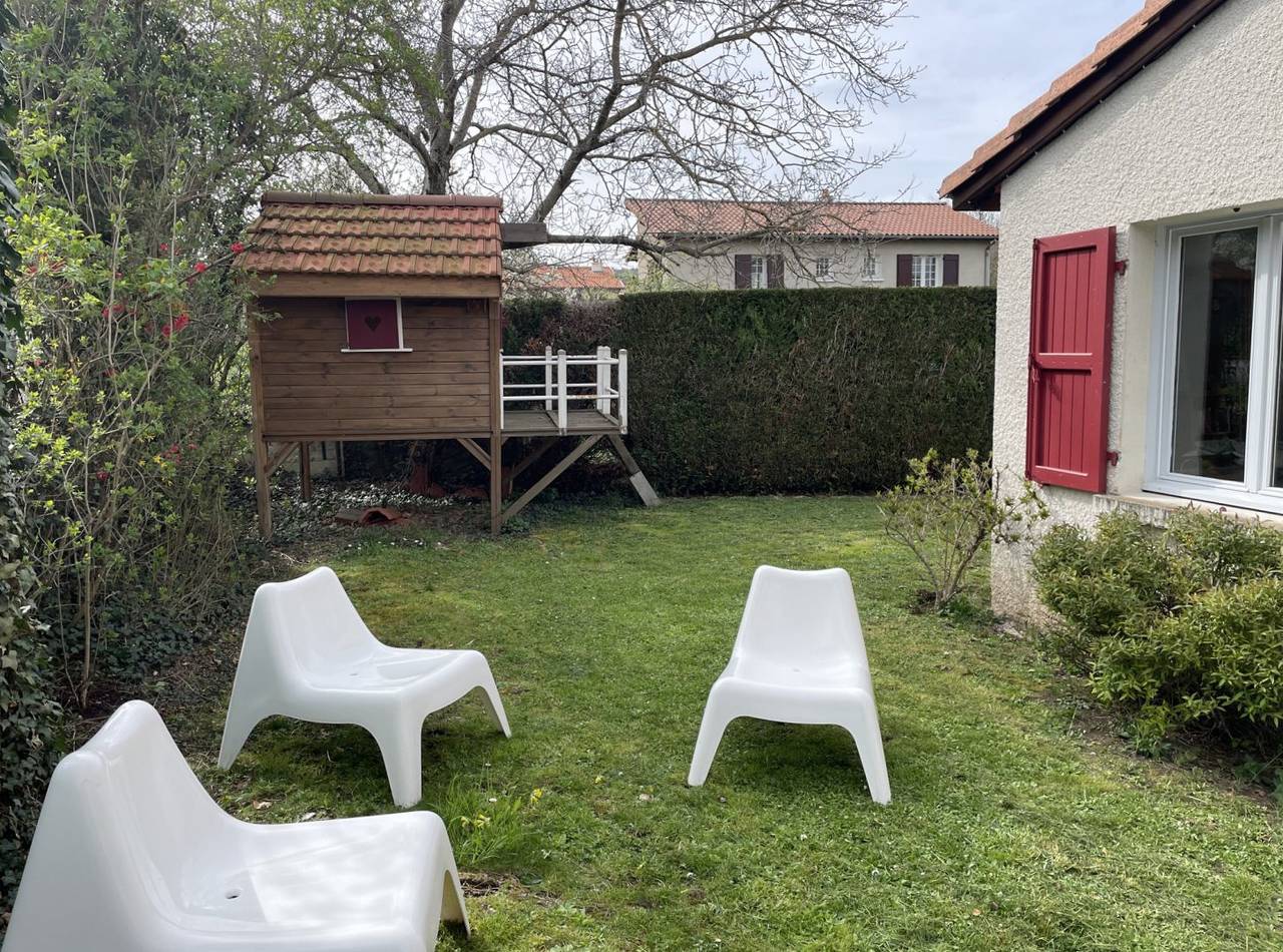 Petite maison dans la prairie in Coubon, Haute-Loire