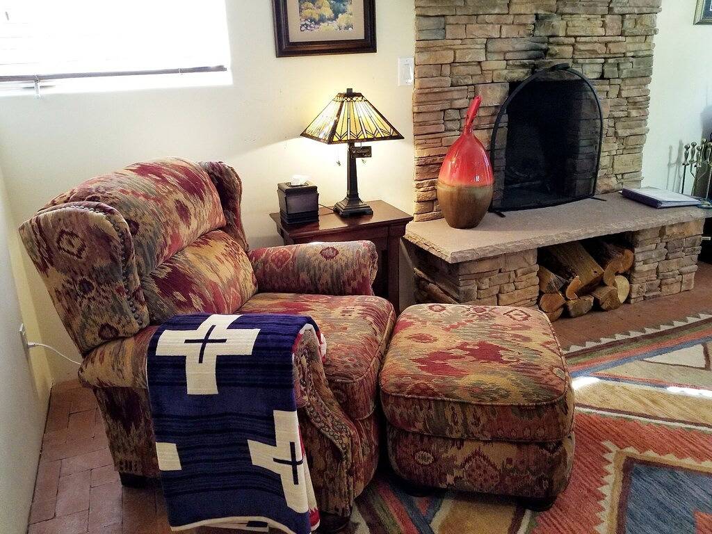 Lake House for 2 Guests in Chupadero, New Mexico