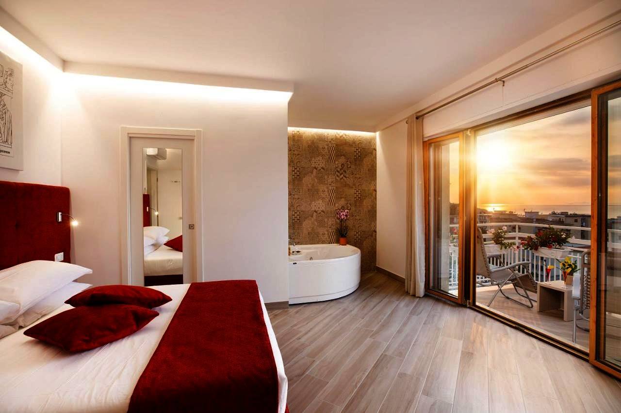 Deluxe Suite with Sea View in Sorrento, Sorrento Coast