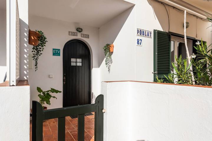 Gîte pour 4 personnes, avec terrasse ainsi que jardin et piscine à Cala en Blanes - 3