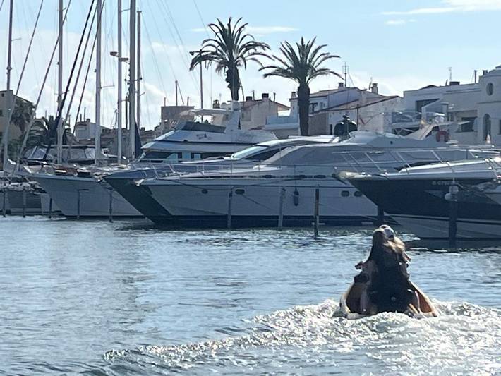 Chalet para 16 personas, con piscina y jardín además de jacuzzi y sauna en Alt Empordà - 2