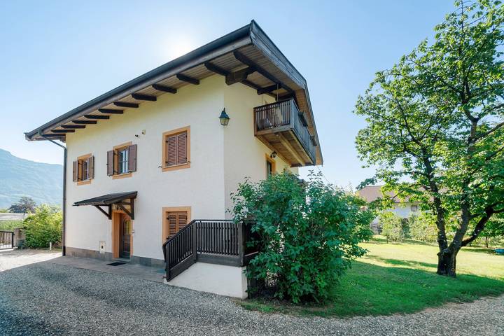 Ferienwohnung für 7 Personen, mit Balkon und Garten in Lana