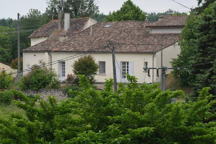 Gîte pour 6 personnes, avec Terrasse ainsi que Jardin et Piscine à Sainte-Radegonde