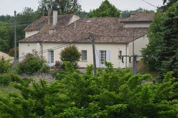 Gîte pour 6 personnes, avec piscine ainsi que jardin et terrasse à Fougueyrolles