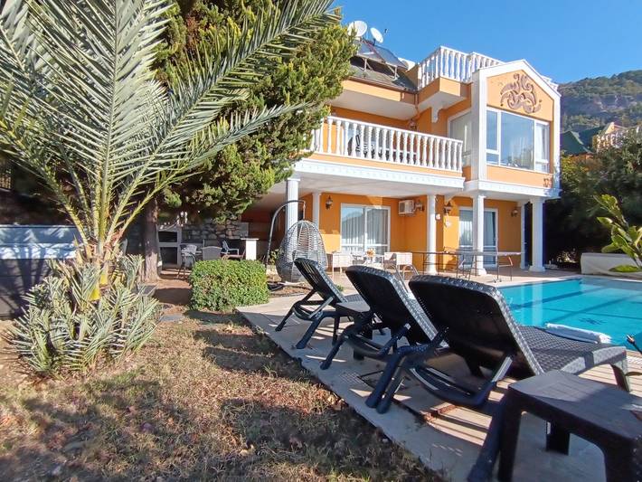 Location de vacances pour 8 personnes, avec piscine ainsi que terrasse et jardin, adapté aux familles à Alanya - 4