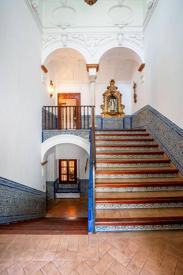 Sevillebnb Group- Villa Elvira, exclusive Pool and Gardens in the heart of Sevilla in Casco Antiguo, Sevilla