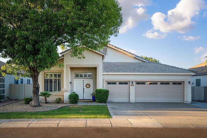 Vacation rental for 9 people, with yard and hot tub in Peoria (AZ)