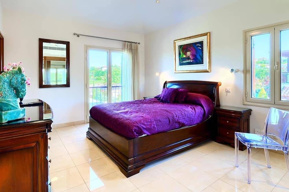 Villa 141 Rio - Cinq Chambres Villa, Couchages 10 in Kouklia Pafou, Chypre du Sud