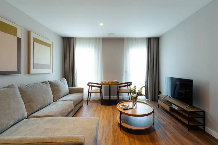 Gîte pour 2 personnes, avec terrasse ainsi que sauna et vue à León - 4