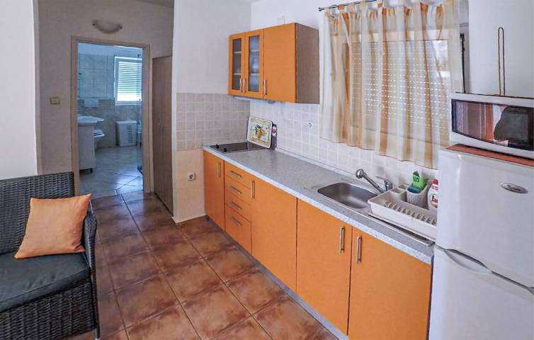 Ganze Ferienwohnung, Gemütliche Wohnung mit Terrasse und WLAN, 1 km vom Strand entfernt! in Biograd na Moru, Zadar