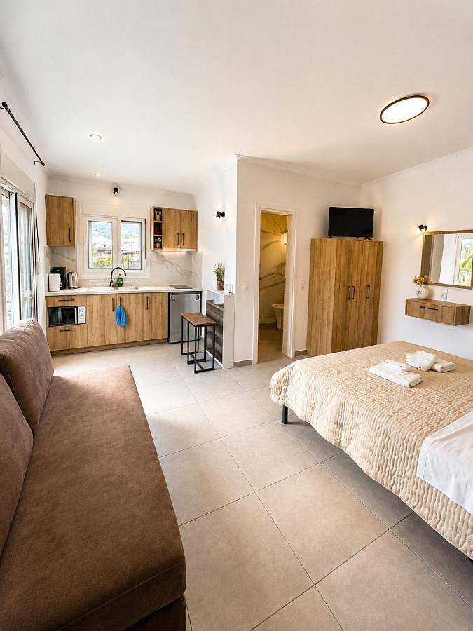 Gîte pour 4 personnes, avec terrasse et vue dans Gialova