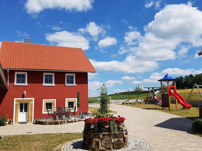 Ferienhaus für 8 Personen, mit Terrasse und Garten sowie Sauna in Neunburg vorm Wald