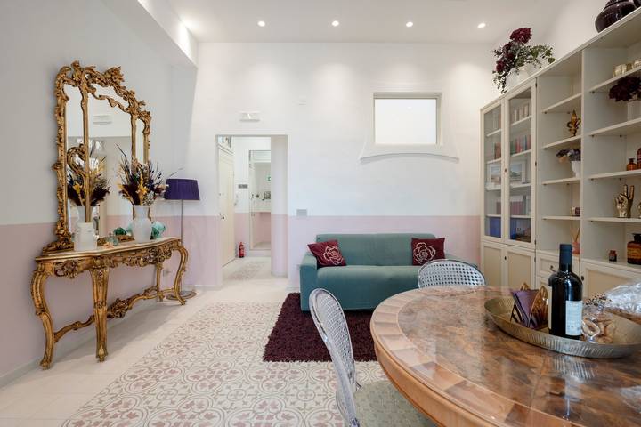 Vacation rental for 4 people, with balcony in Bari
