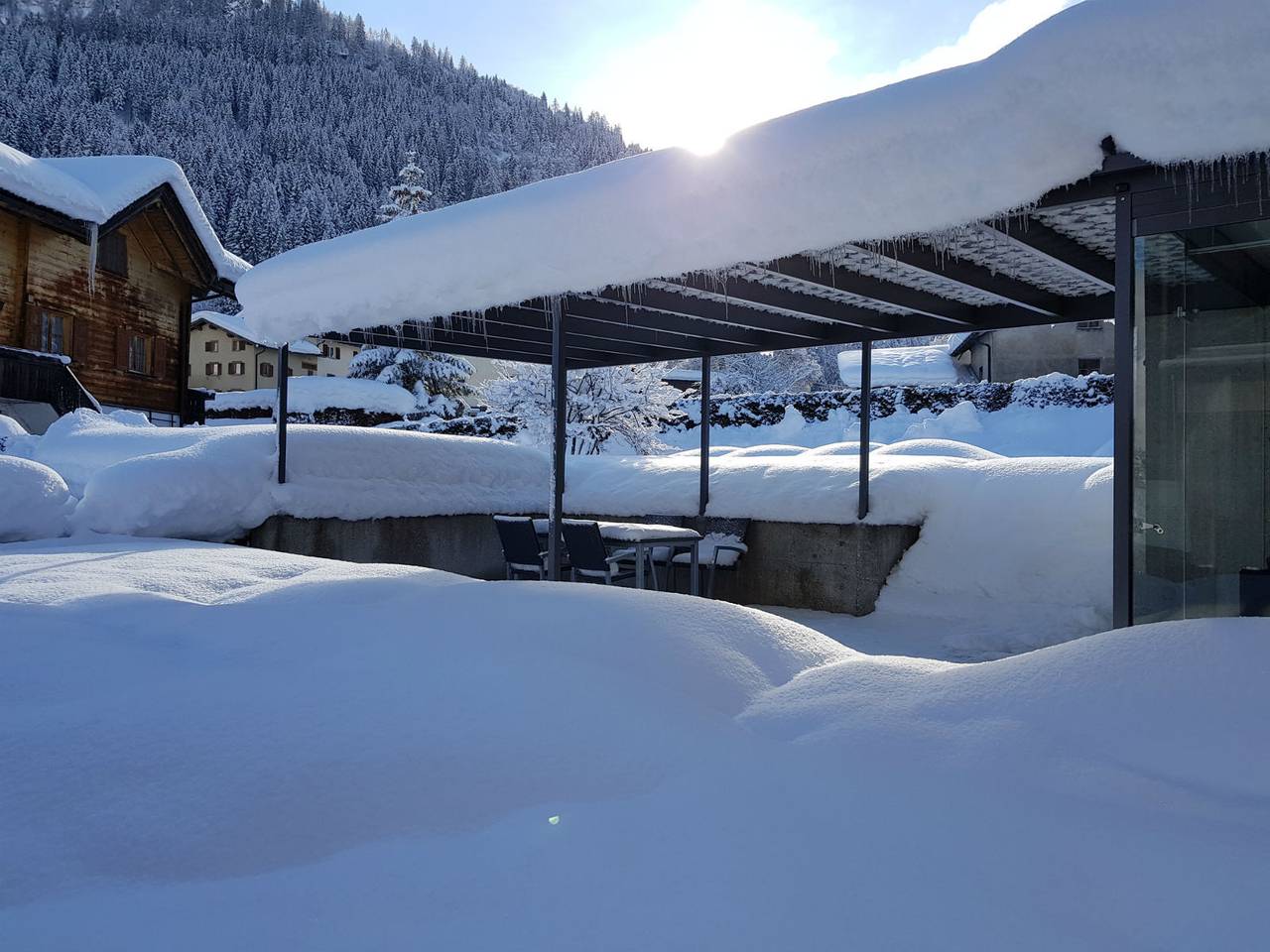 Ganze Ferienwohnung, Ferienhaus Carrera mit Traumgarten, Valendas - 3.5 Zimmer Ferienhaus für max. 2 Pers. in Safiental, Alpenarena