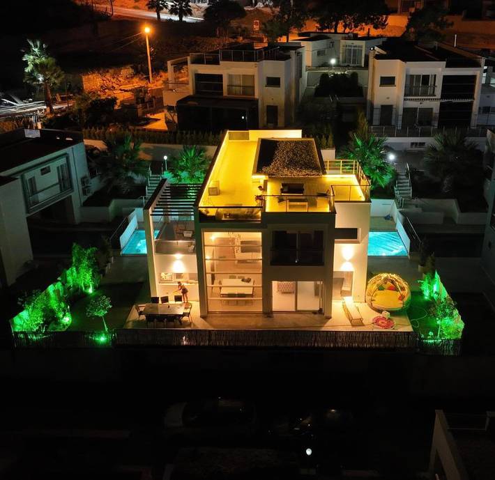 Villa pour 8 personnes, avec jardin et vue ainsi que piscine et vue sur le lac, animaux acceptés à Kusadasi