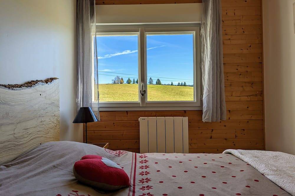 Appartement entier, Appartement rez de jardin avec terrasse en pleine nature in Longchaumois, Parc naturel régional du Haut-Jura