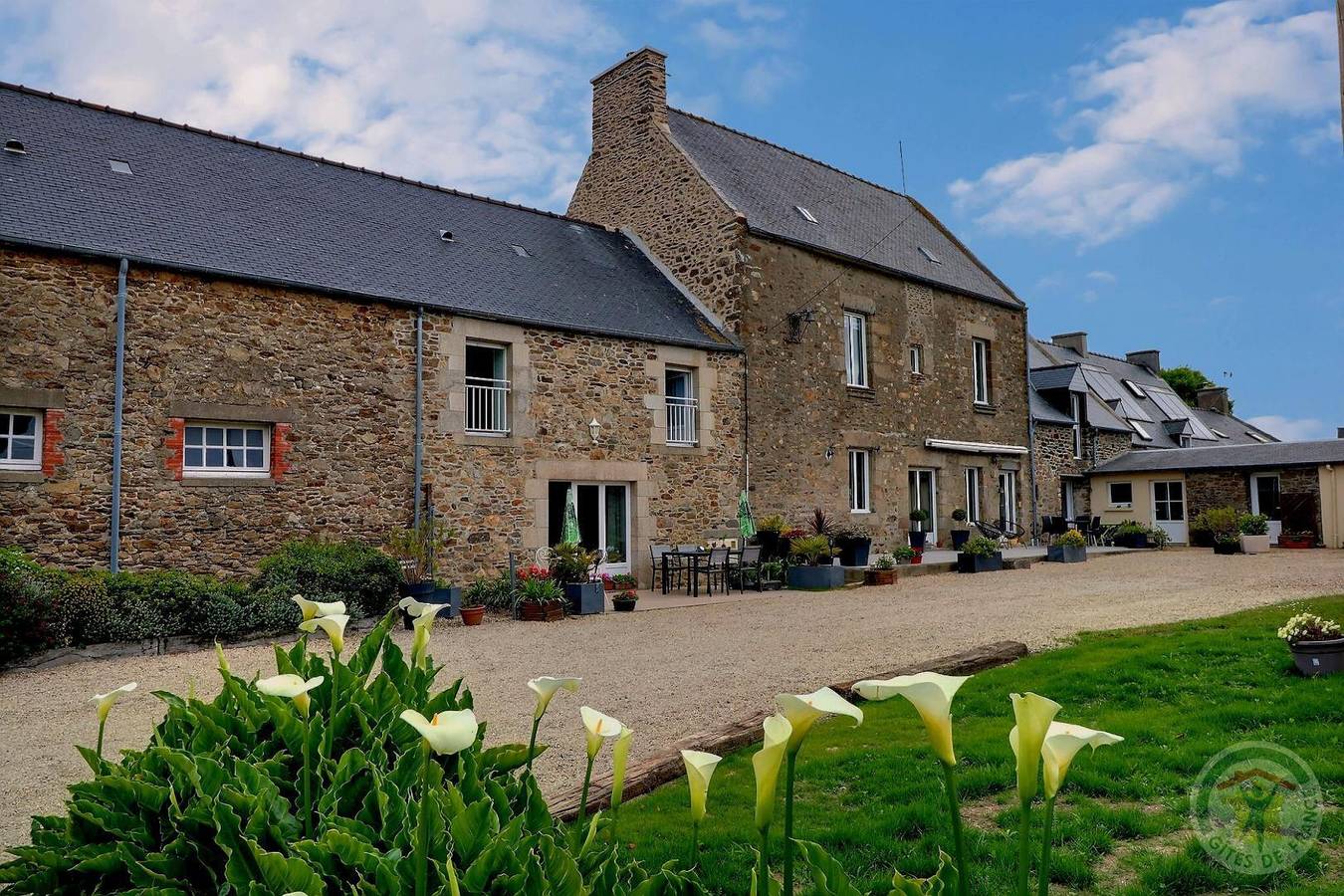 Le Grand Pré - La Chambre Bleue in Saint-Méloir-des-Ondes, Baie du Mont-Saint-Michel