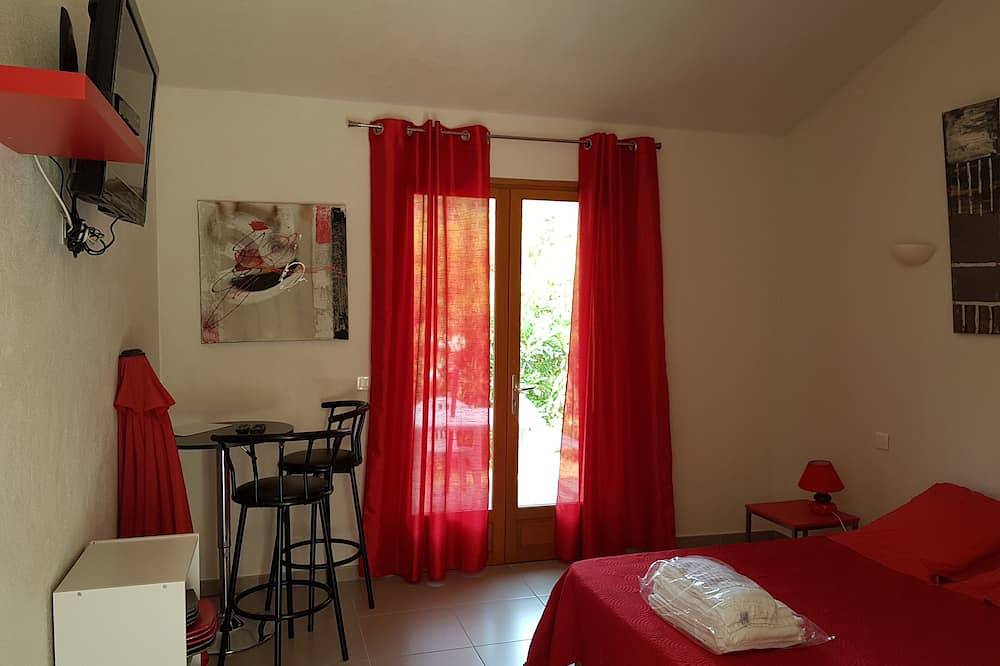 Geheel appartement, Palombaggia Studio met airconditioning in het hart van de maquis op 700 meter van het strand in Palombaggia, Porto-Vecchio