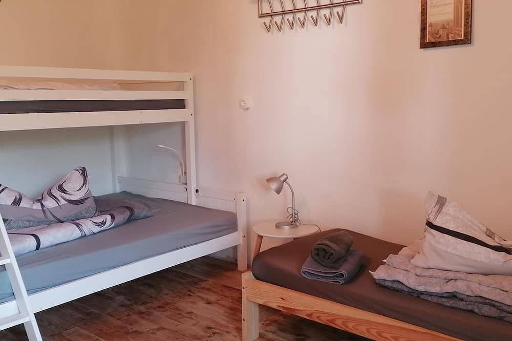 Monteurunterkunft für 7 Gäste mit 3 Schlafzimmer, 3 Bäder & Parkplätzen in Neuerburg, Eifelkreis Bitburg-Prüm