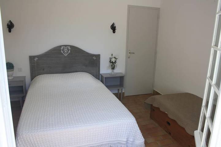 Gîte pour 2 personnes, avec terrasse ainsi que jardin et piscine à Saint-Pierre-de-Vassols - 3