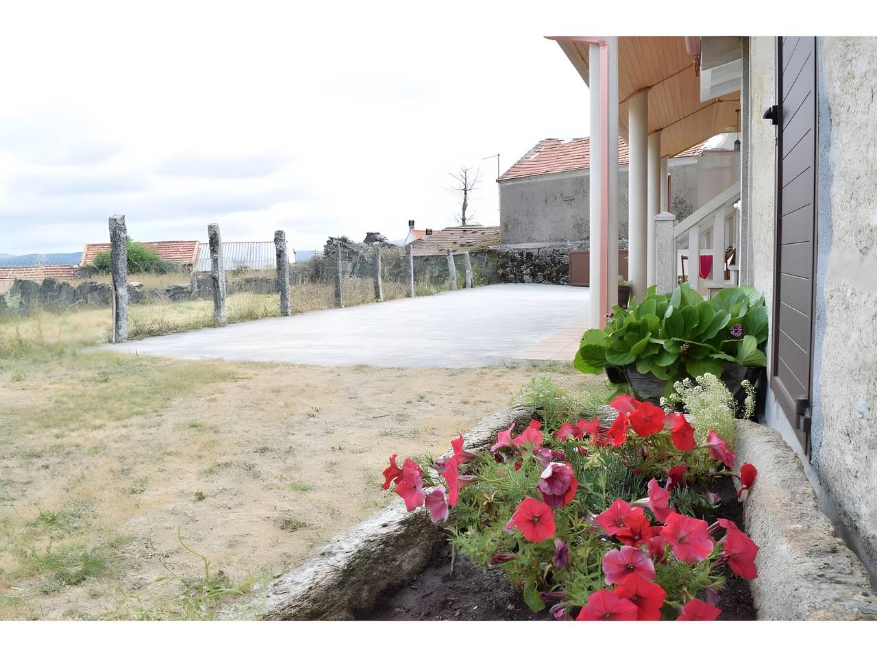 Ganze Wohnung, Ferienwohnung 'Casa Requias 1' mit Seeblick, gemeinsamem Garten und Wi-Fi in Muíños, Ourense und Umgebung