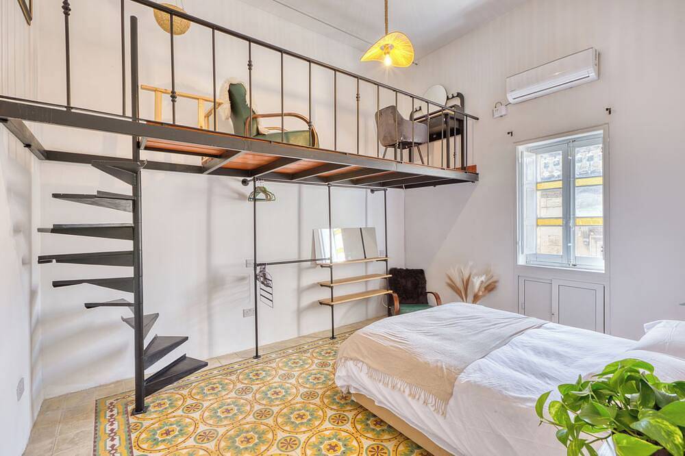 Ganze Wohnung, Stylish Sliema apt with rooftop, sea & Valletta views – central yet peaceful. in Tas-Sliema, Insel Malta