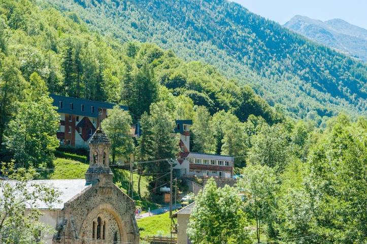 Parc de vacances pour 2 personnes, avec piscine et terrasse ainsi que jardin et vue dans Occitanie - 2