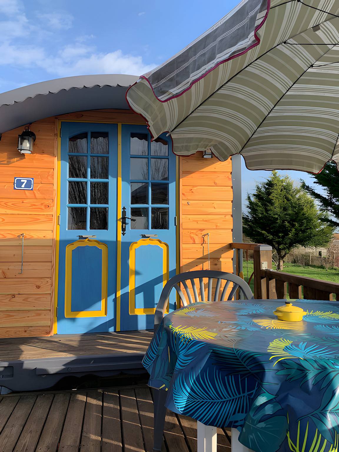 Apartamento vacacional entero, La Roulotte Daninas: terraza privada, jardín y Wi-Fi en Bourgneuf en Retz in Bourgneuf-en-Retz, Côte de Jade