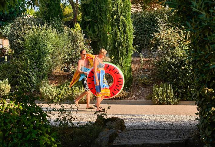 Location de vacances pour 6 personnes, avec piscine et terrasse, animaux acceptés à Nans-les-Pins - 4