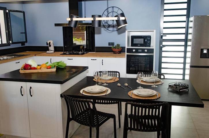 Location de vacances pour 6 personnes, avec piscine et jardin à Saint Gilles les Hauts - 2