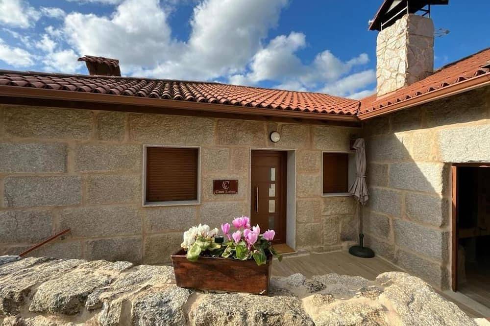 Lahoz House in Toén, Orense Région